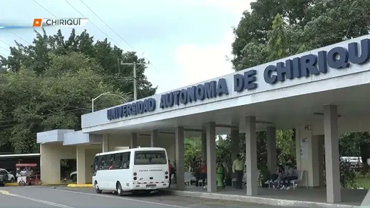 Renuncia directora de Ingreso de la UNACHI por presunto trato desigual dentro de la institución.
