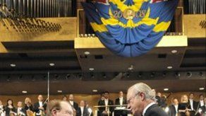 Premios Nobel honran a descubridores del sida; novelista