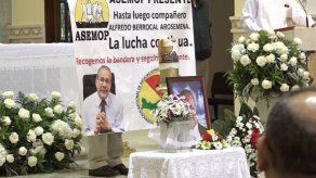 Realizan las honras fúnebres de Alfredo Berrocal