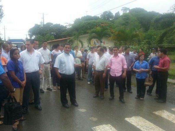 Docentes en colegio de Bocas del Toro en paro