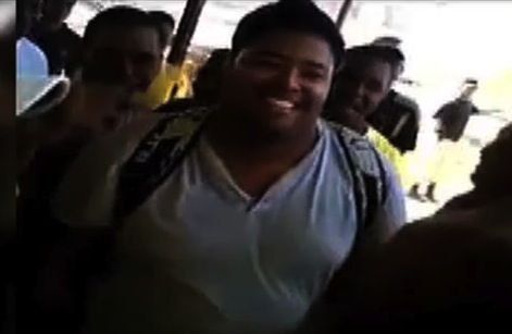 Humorista Michael Vega es recibido en La Joya con gritos y aplausos