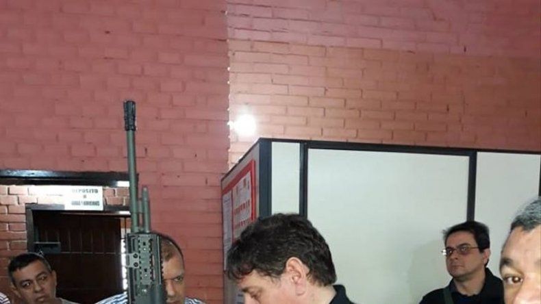 Incautan documentos en el Arsenal de la Policía paraguaya por robo de fusiles