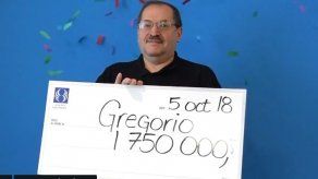 Canadiense gana lotería tras hallar billete de 2017 en forro de su chaqueta