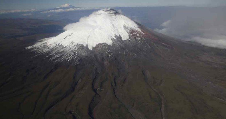 Volcán Cotopaxi amenaza unos 300.000 ecuatorianos
