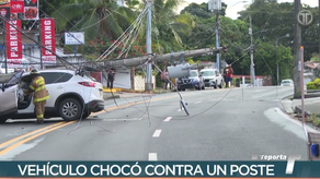 Conductor pierde el control y choca contra un poste en la avenida La Pulida