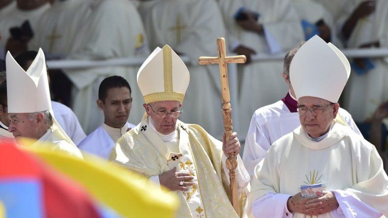 Papa pide a católicos a priorizar el amor a familia