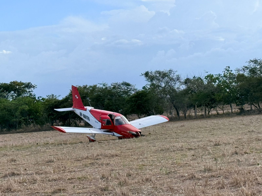 Avioneta realiza aterrizaje de emergencia en Aguadulce.