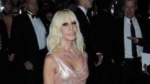 Donatella Versace defiende el derecho a ser feminista y sexy al mismo tiempo
