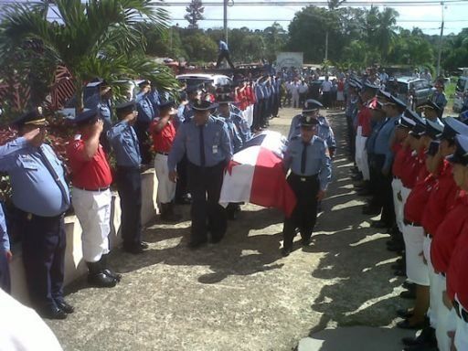 Bombero Chacón es despedido por los camisas rojas de La Chorrera