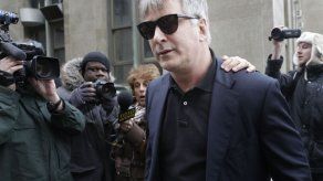 Arrestan a Alec Baldwin mientras monta bici en NY