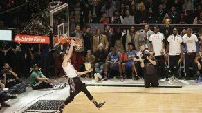 Zach LaVine gana el concurso de clavadas