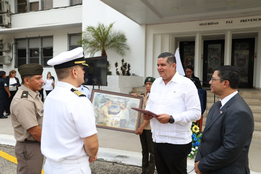 Realizan acto de reconocimiento a las unidades que participaron en ejercicio humanitario Realizan acto de reconocimiento a las unidades que participaron en ejercicio humanitario