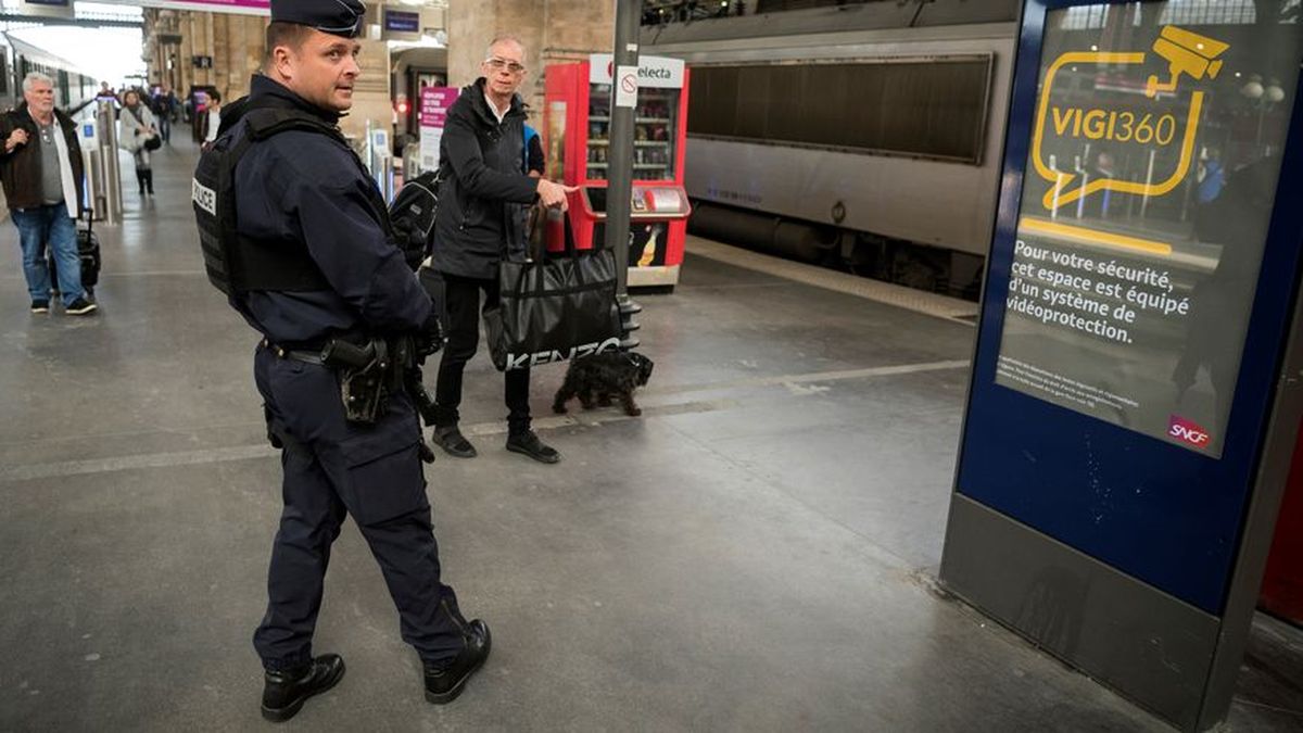 Hombre Sufre Graves Quemaduras Al Ser Rociado Con Un L Quido En Metro