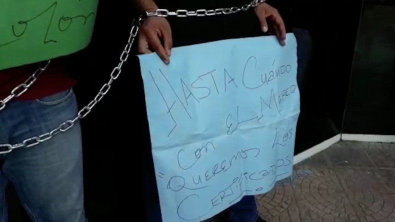 Transportistas de Colón se encadenan en la ATTT,  exigen certificados de operación