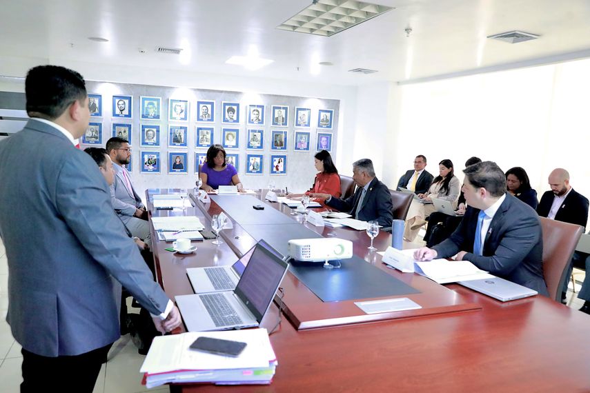 IFARHU presenta borrador del nuevo Reglamento de Becas y Asistencias Económicas Educativas