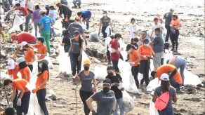 Estudiantes realizan operativo de limpieza en playa de Costa del Este Estudiantes realizan operativo de limpieza en playa de Costa del Este