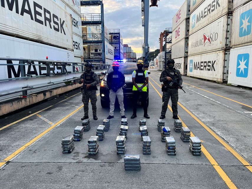 Decomisan 94 paquetes de droga en el Puerto del Pacífico