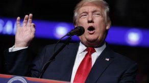 Trump a legisladores: Elaboren nueva ley de salud