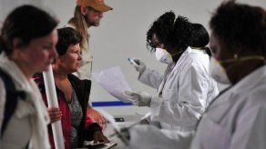 Centros contra ébola se llenan apenas abren