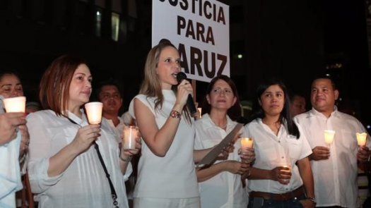 Miembros de CD realizan vigilia, exigen libertad para presos políticos