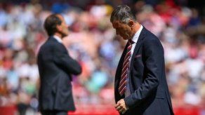 Granada sustituye a Alcaraz por Tony Adams