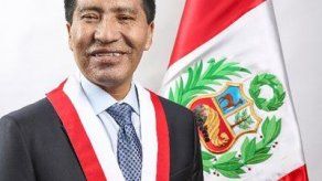 Comisión recomienda suspender 120 días a congresista peruano por tocamientos