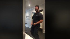 Dentista se vuelve viral con reto de baile de Drake