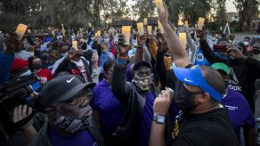 Durante el interrogatorio a los potenciales miembros del jurado, la fiscal Linda Dunikoski les dijo a menudo que el jurado ideal sería “una página en blanco”.