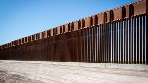 El presidente Joe Biden anunció la detención de la construcción del muro fronterizo tras asumir el gobierno en enero.