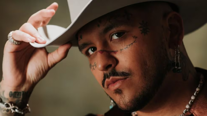 Christian Nodal revela por qué se tatuó la cara
