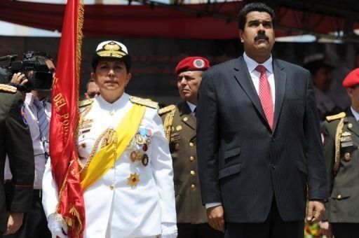 Maduro toma juramento al nuevo alto mando militar y ministra de Defensa
