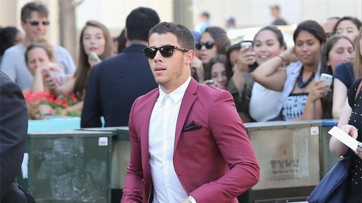 Nick Jonas sufrió una erección en plena alfombra roja