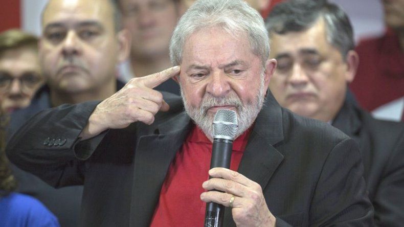 Desafiante, Lula quiere ser candidato en 2018 pese a su condena