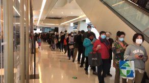 Ansiedad y estantes vacíos ante el aumento de los casos de covid-19 en Shanghái