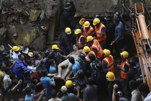 Elevan a 43 el número de muertos en el derrumbe de un inmueble en Bombay