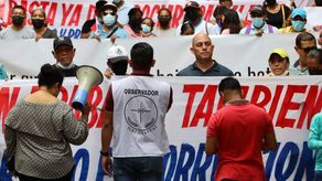 Marcha de padres de familia para exigir regreso a clases. Marcha de padres de familia para exigir regreso a clases.
