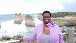 Dan el último adiós a la profesora asesinada Violeta Beech