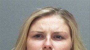 Reina de belleza es acusada de lanzar explosivos