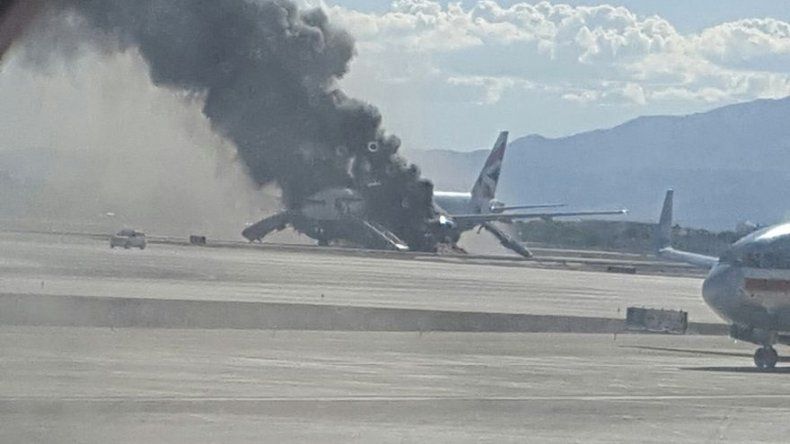 Investigadores buscan causa de fuego en avión en Las Vegas