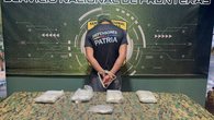 Senafront aprehende a joven con cinco paquetes de presunta marihuana Senafront aprehende a joven con cinco paquetes de presunta marihuana