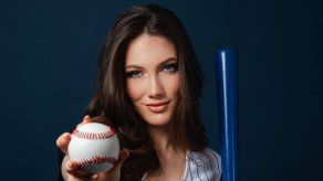 Marie Schwarz, artista panameña lanza su primer álbum dedicado al baseball de Panamá