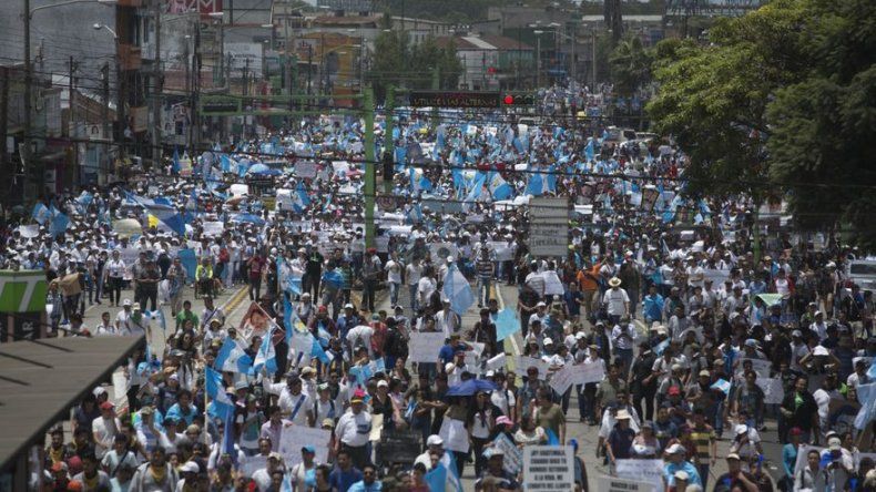 Guatemala: Aumentan llamados a que renuncie el presidente