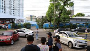 Una mujer que conducía el auto en el que huyeron los asaltantes fue aprehendida. Una mujer que conducía el auto en el que huyeron los asaltantes fue aprehendida.