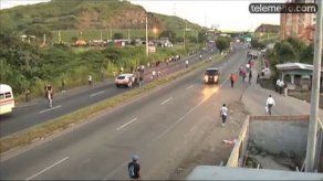 Transportistas cierran vías por incumplimiento de pago