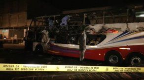 Al menos 20 muertos en un incendio de un bus en una terminal de pasajeros en Lima