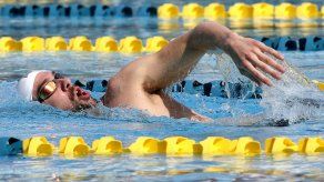 Phelps firma mejor tiempo de 100 m mariposa en su regreso a las piscinas