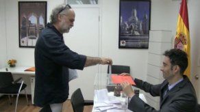 España vota de nuevo para romper su estancamiento político