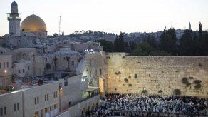 Miles de judíos lloran en el Muro de las Lamentaciones el duelo de Tisha BeAv