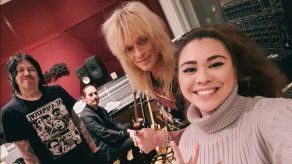 &nbsp;Astrid Nicole junto a Michael Monroe