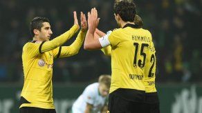El Dortmund gana y le recorta dos puntos al Bayern y Gladbach golea en Berlín